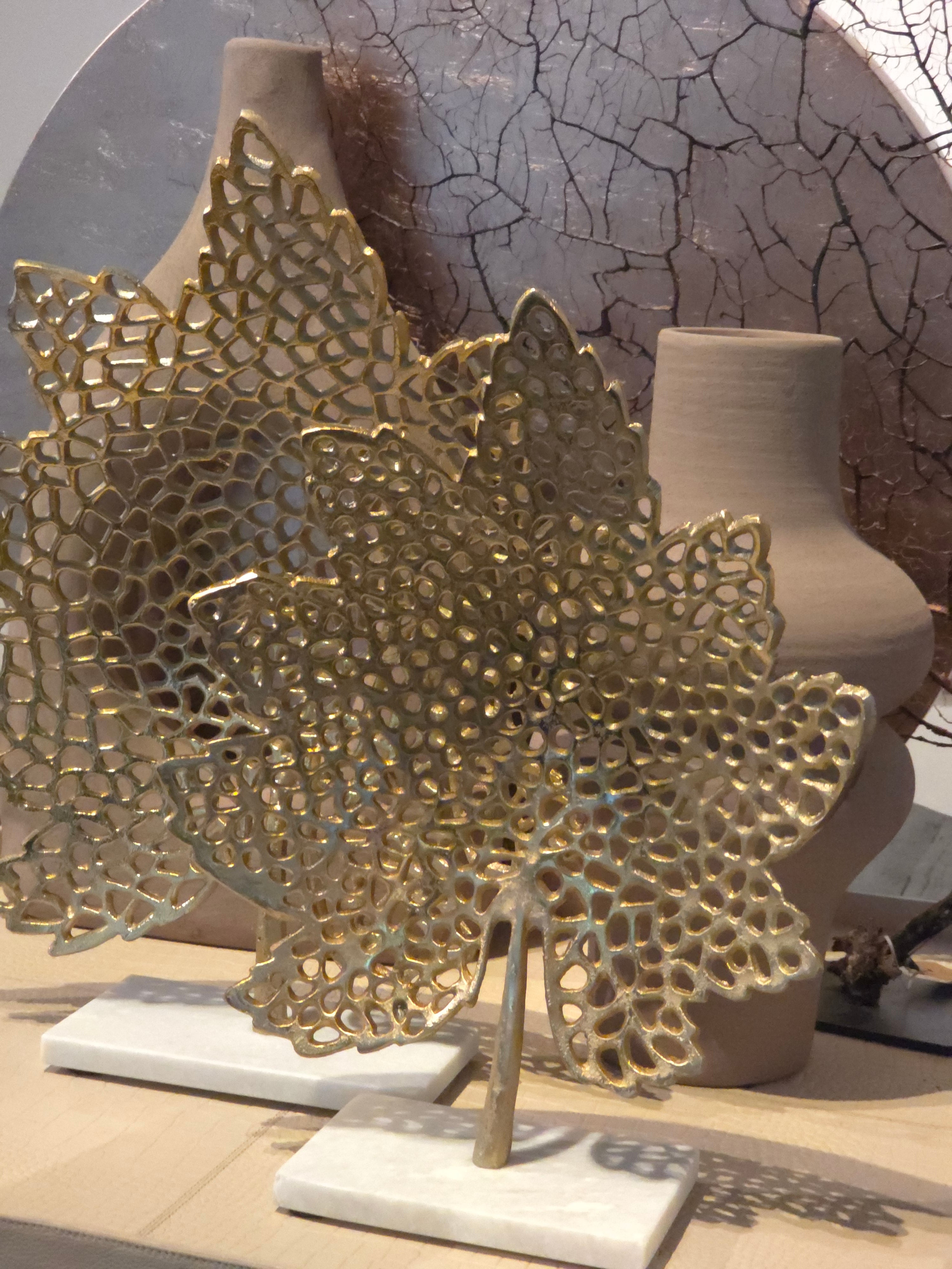 Ornament-goud met stenen voetje